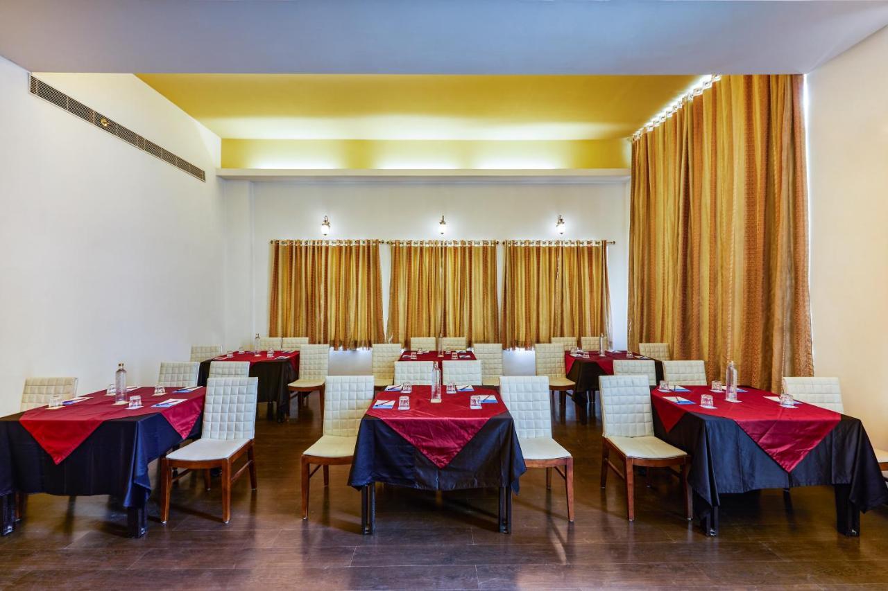 Hotel Club Mahindra Udaipur Esterno foto