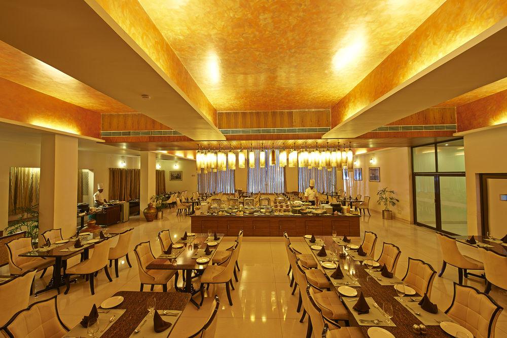 Hotel Club Mahindra Udaipur Esterno foto