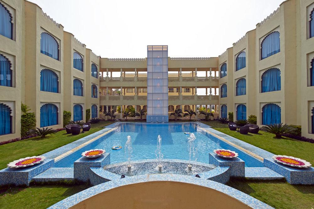 Hotel Club Mahindra Udaipur Esterno foto