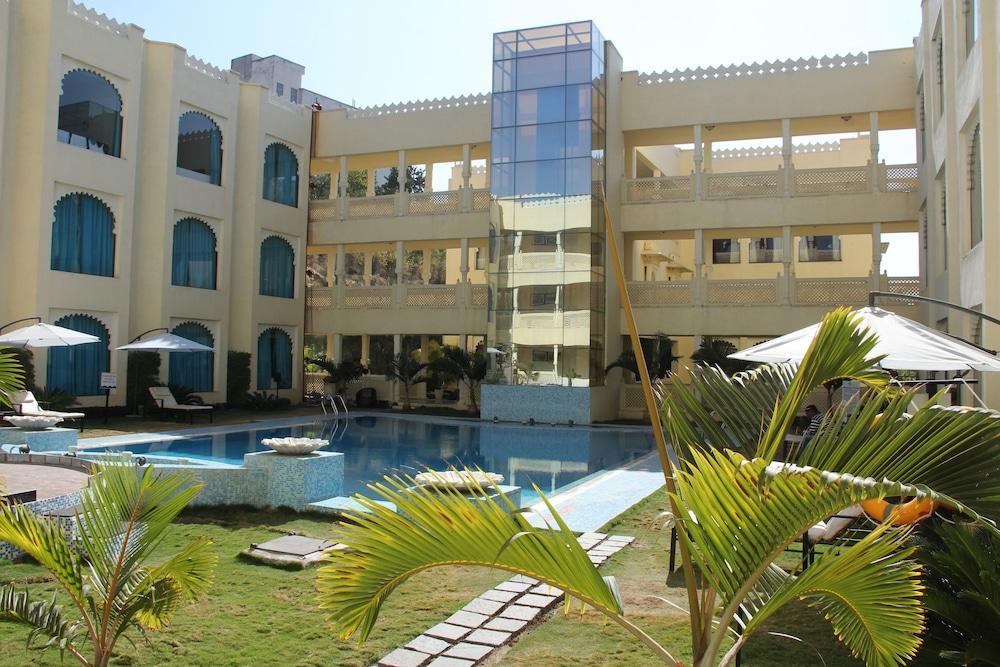 Hotel Club Mahindra Udaipur Esterno foto