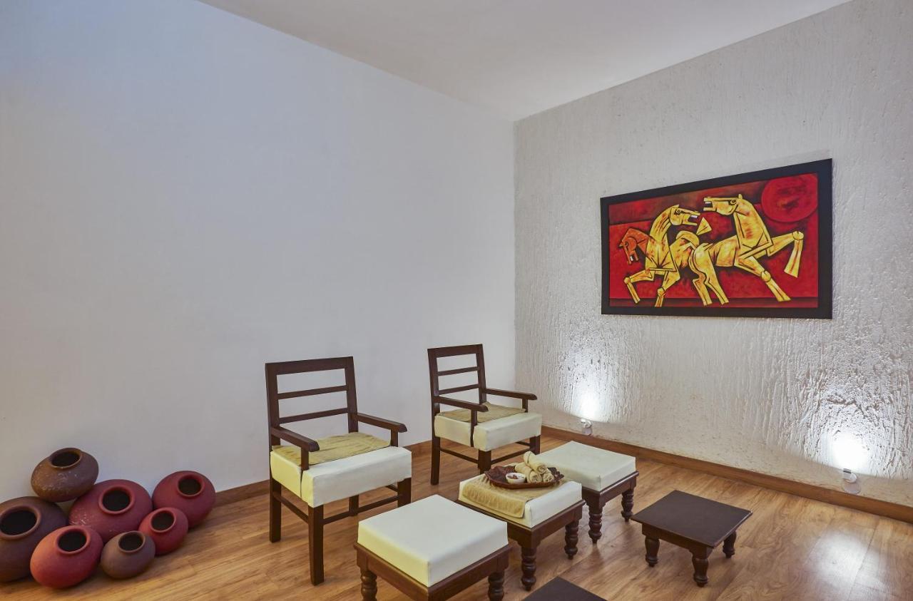 Hotel Club Mahindra Udaipur Esterno foto