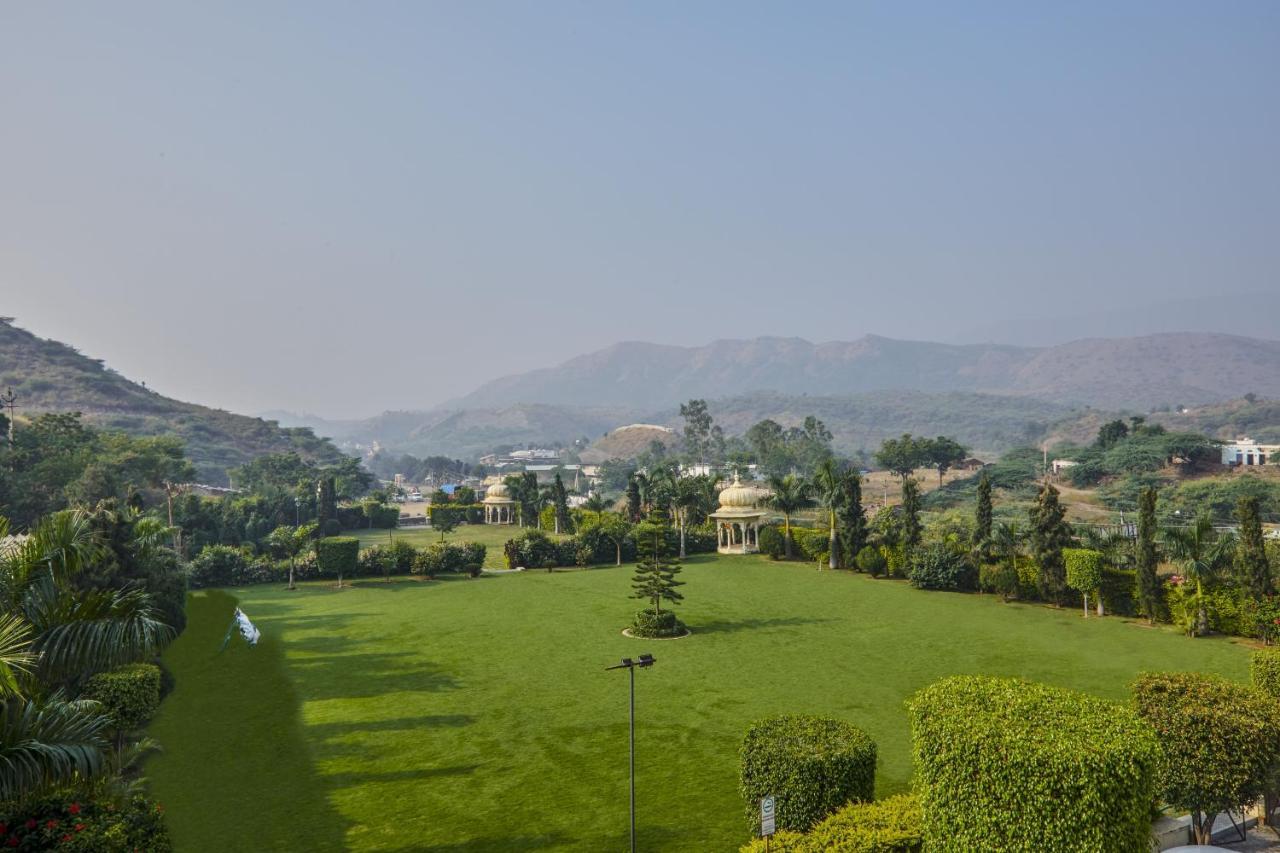 Hotel Club Mahindra Udaipur Esterno foto