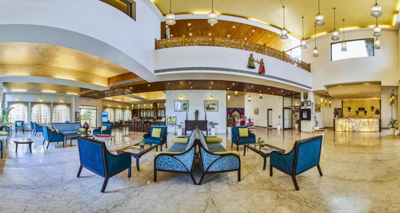 Hotel Club Mahindra Udaipur Esterno foto