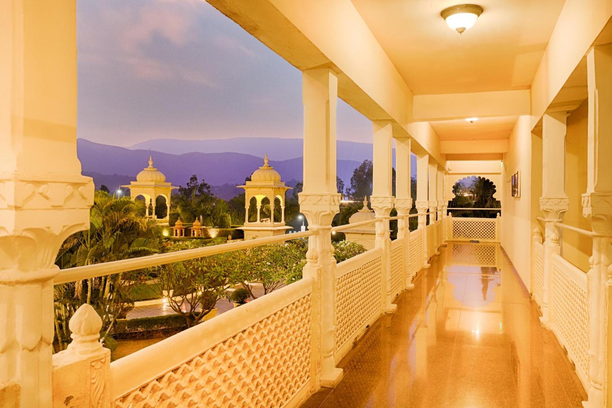 Hotel Club Mahindra Udaipur Esterno foto