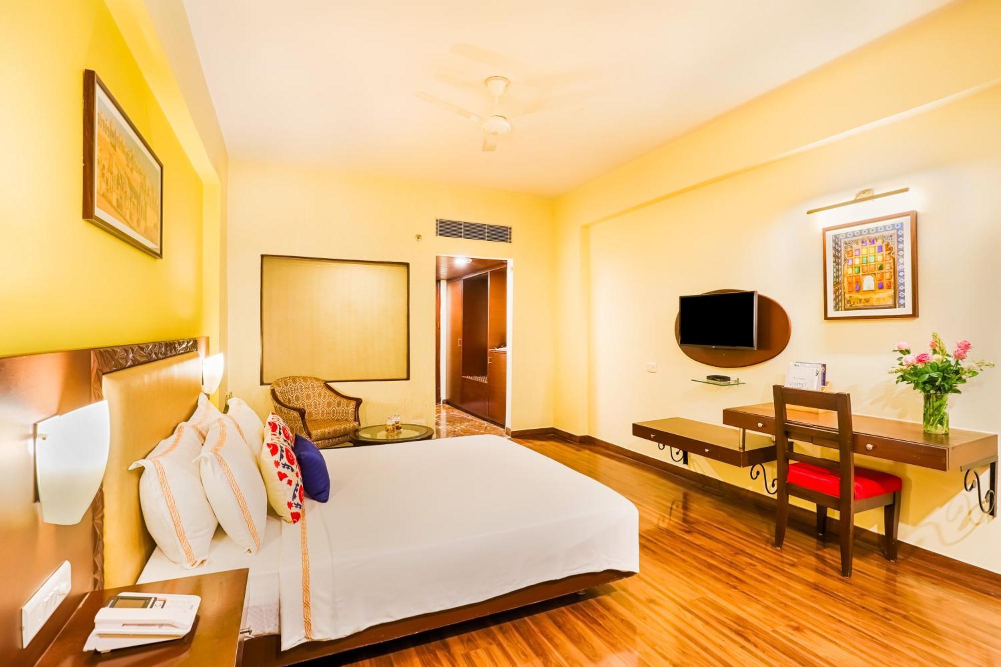 Hotel Club Mahindra Udaipur Esterno foto