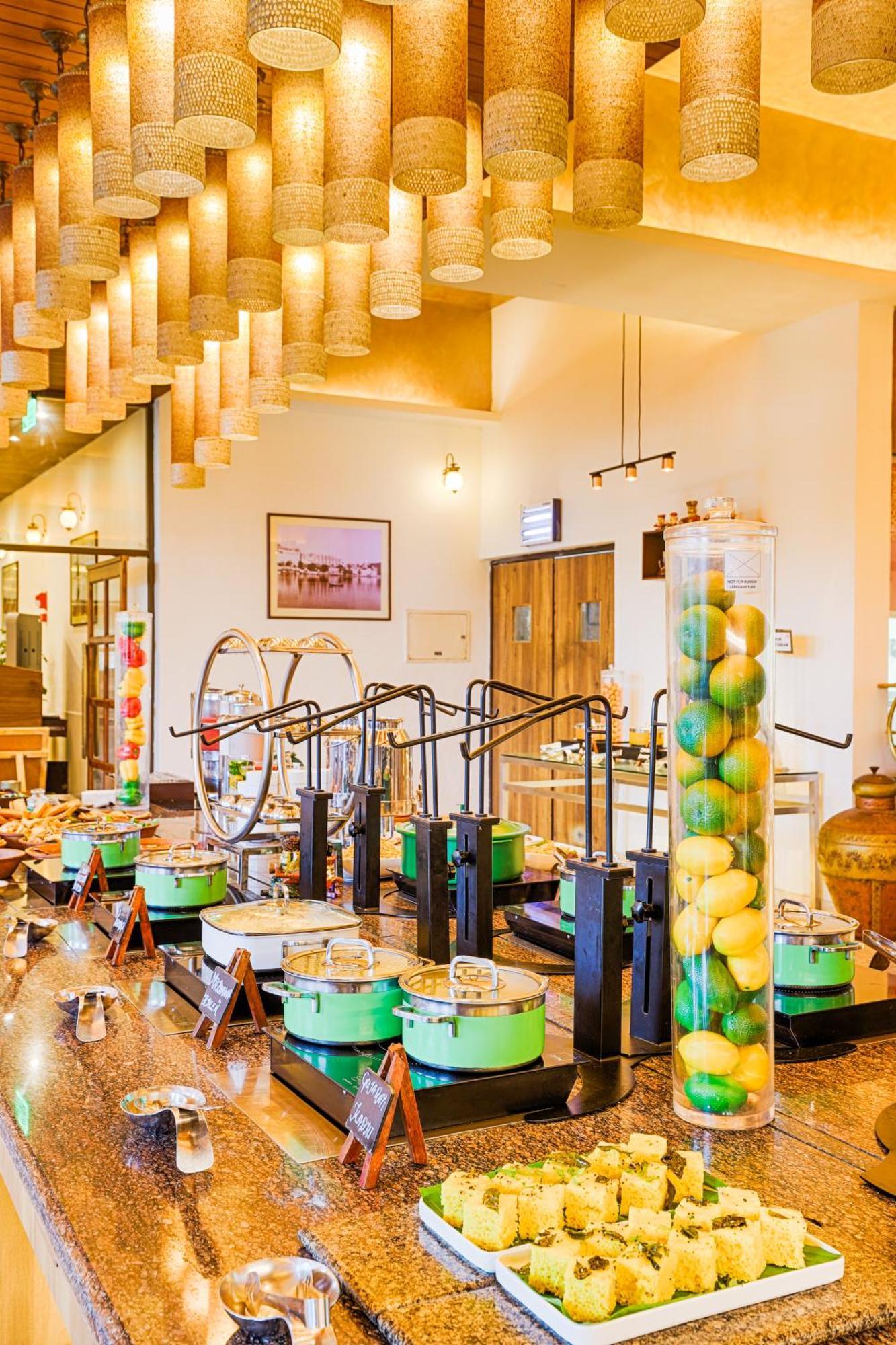 Hotel Club Mahindra Udaipur Esterno foto