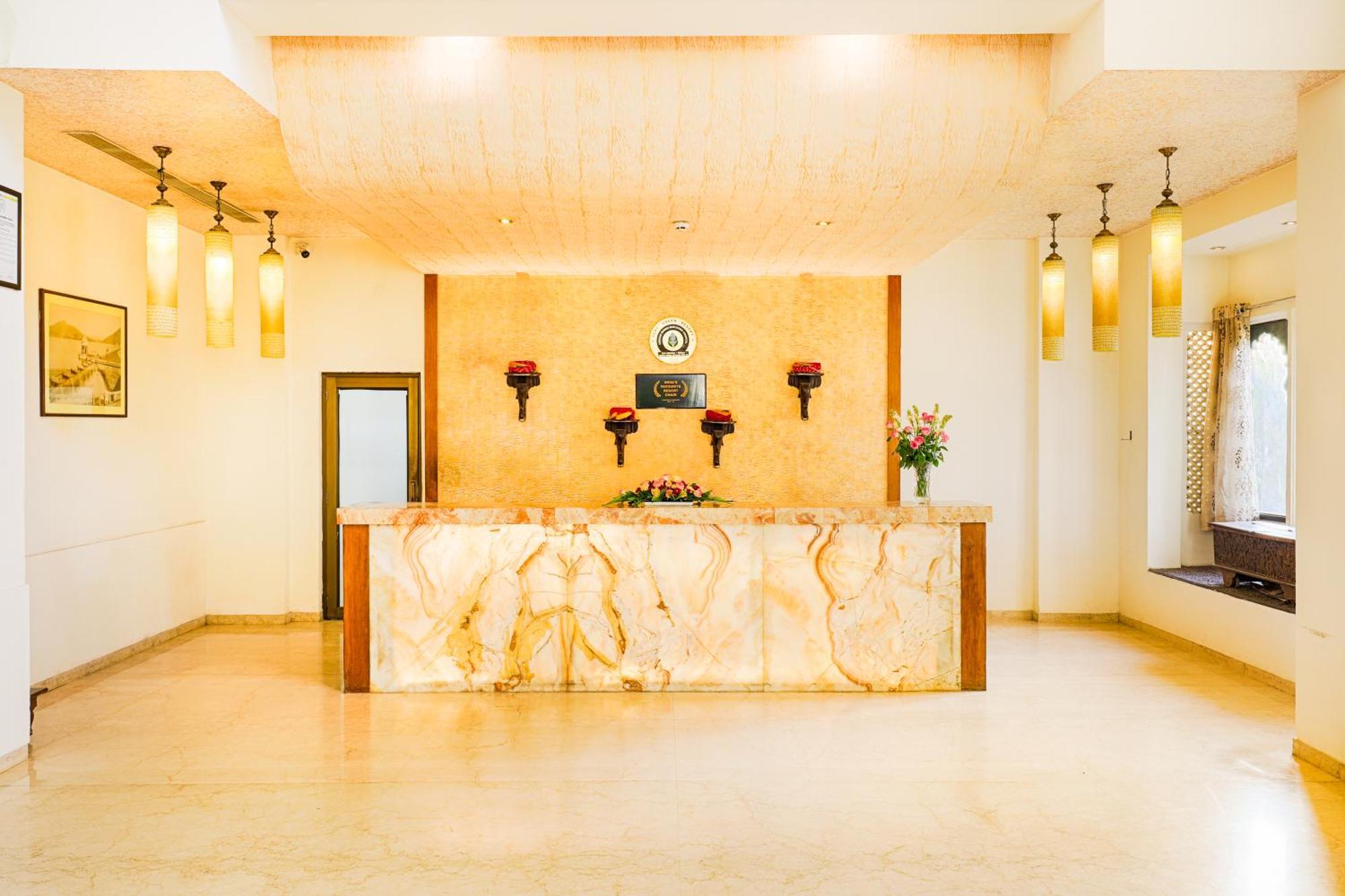 Hotel Club Mahindra Udaipur Esterno foto
