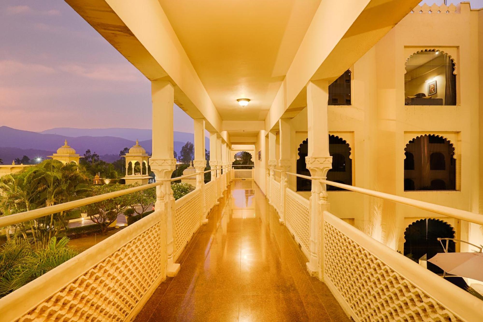 Hotel Club Mahindra Udaipur Esterno foto