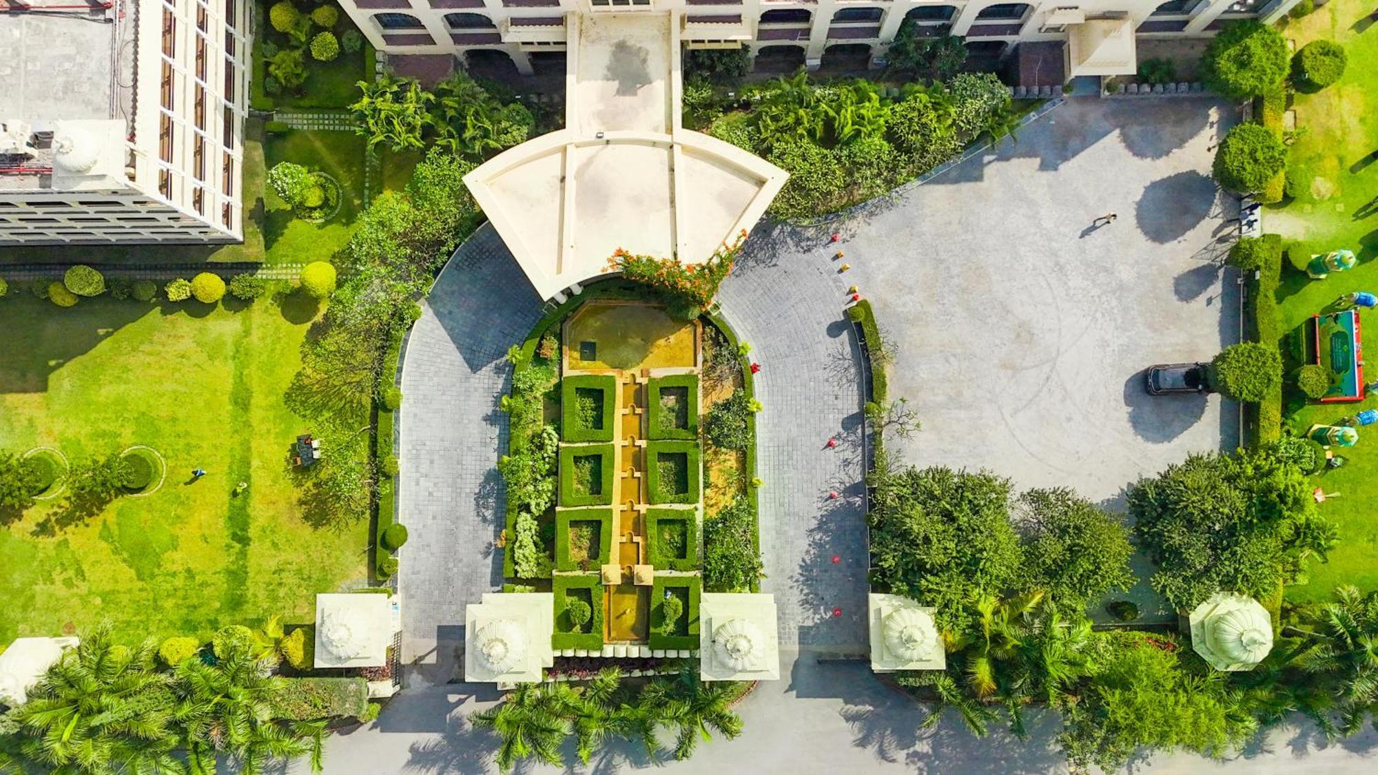 Hotel Club Mahindra Udaipur Esterno foto