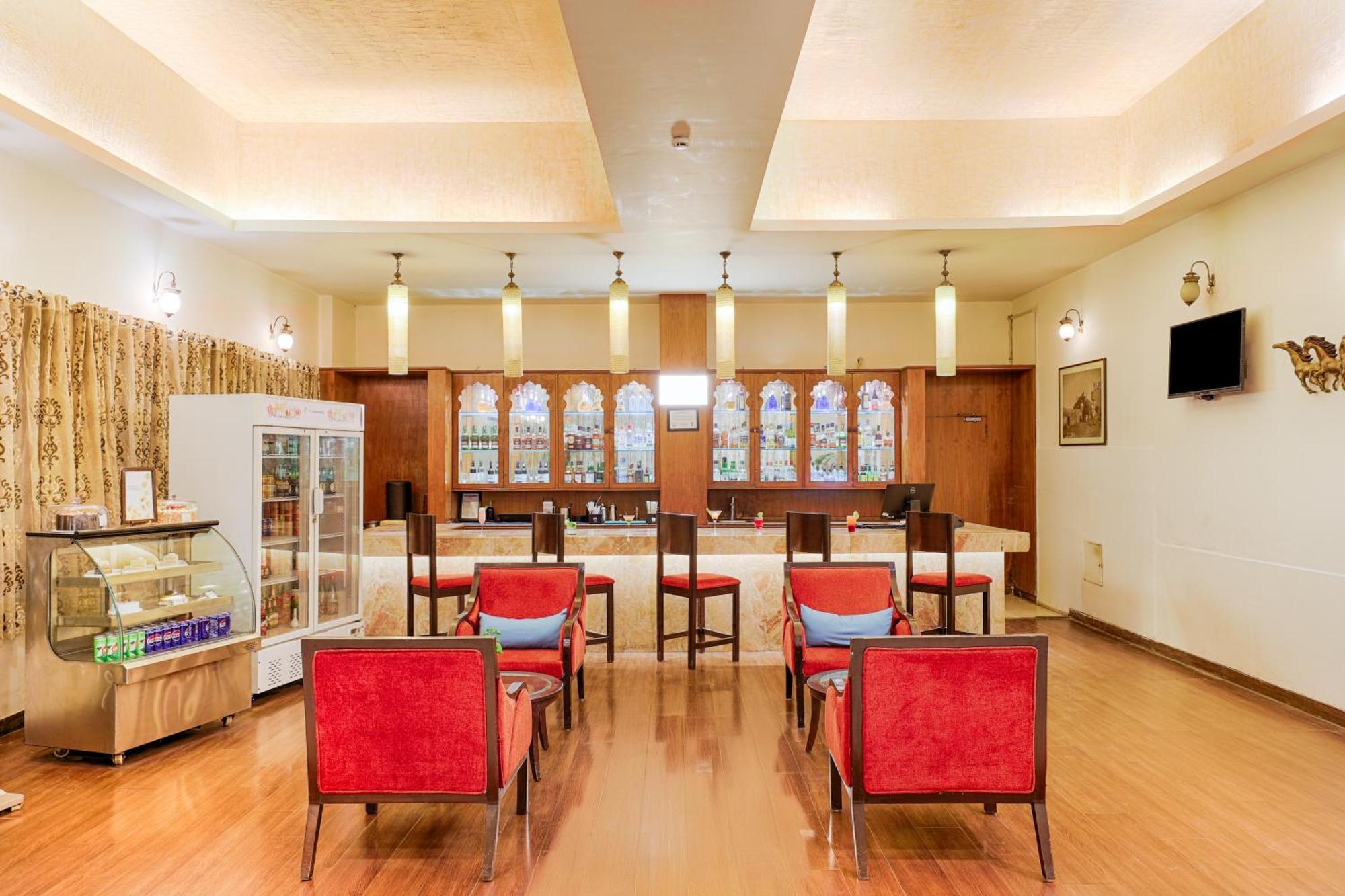 Hotel Club Mahindra Udaipur Esterno foto