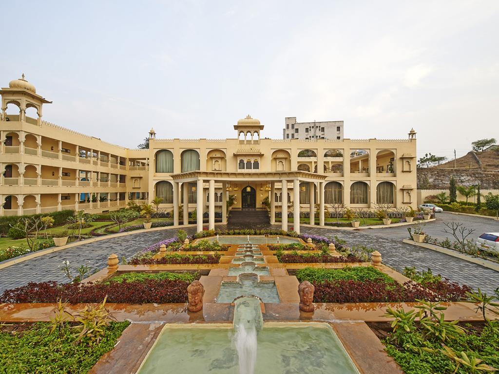Hotel Club Mahindra Udaipur Esterno foto