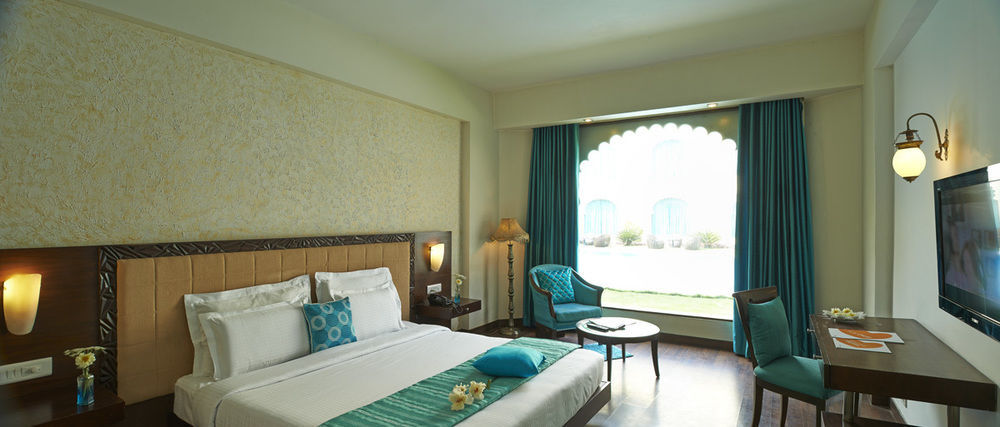 Hotel Club Mahindra Udaipur Esterno foto