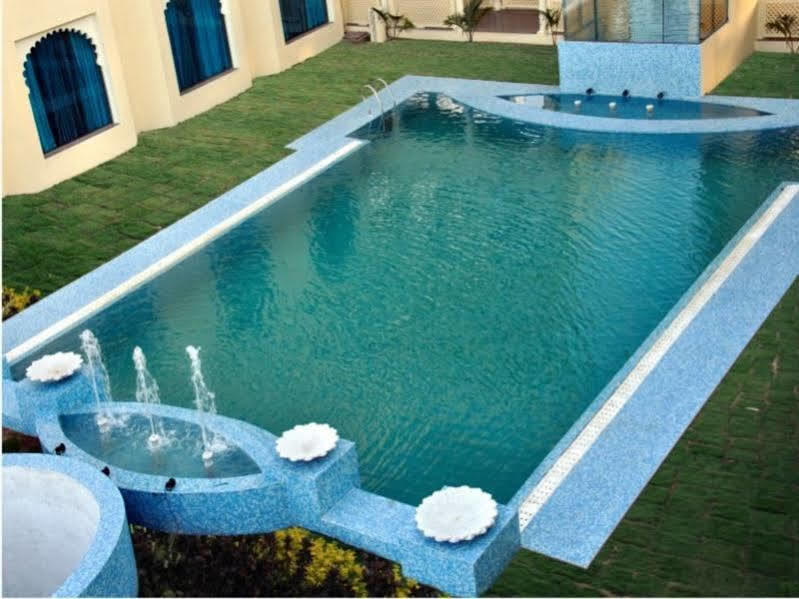 Hotel Club Mahindra Udaipur Esterno foto